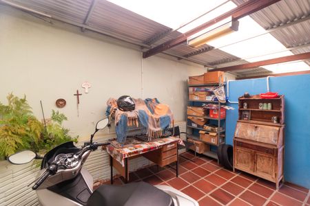 Casa à venda com 243m², 2 quartos e 4 vagas Casa à venda com 243m², 2 quartos e 4 vagas Casa 2 - Quarto de Serviço