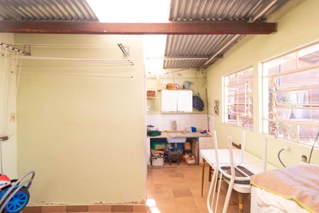 Casa à venda com 243m², 2 quartos e 4 vagas Casa à venda com 243m², 2 quartos e 4 vagasCasa 2 - Área de serviço