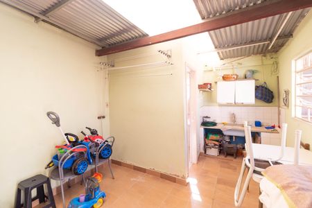 Casa à venda com 243m², 2 quartos e 4 vagas Casa à venda com 243m², 2 quartos e 4 vagasCasa 2 - Área de serviço