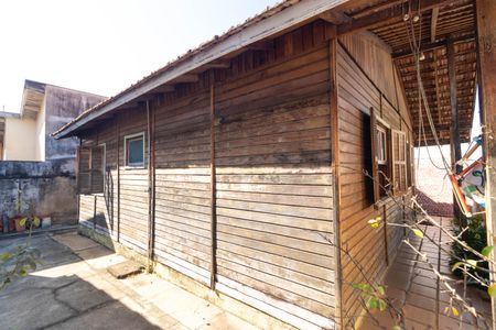 Casa à venda com 243m², 2 quartos e 4 vagas Casa à venda com 243m², 2 quartos e 4 vagasQuintal