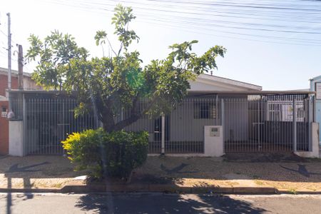 Casa à venda com 243m², 2 quartos e 4 vagas Casa à venda com 243m², 2 quartos e 4 vagasFachada