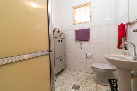 Casa à venda com 243m², 2 quartos e 4 vagas Casa à venda com 243m², 2 quartos e 4 vagasCasa 1 - Banheiro