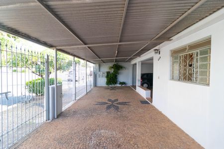 Casa à venda com 243m², 2 quartos e 4 vagas Casa à venda com 243m², 2 quartos e 4 vagasGaragem