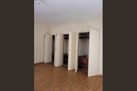 Casa à venda com 267m², 4 quartos e 6 vagasFoto 01