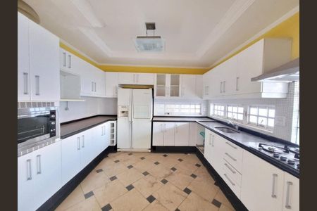 Casa à venda com 267m², 4 quartos e 6 vagasFoto 01