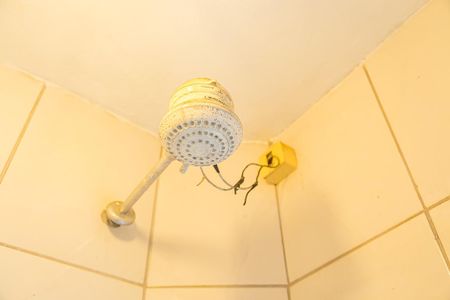 Casa à venda com 120m², 2 quartos e 2 vagasBanheiro de Serviço - Chuveiro