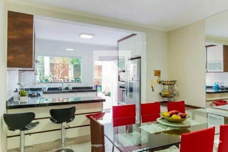 Casa à venda com 4 quartos, 253m² em Vila Humaita, Santo André