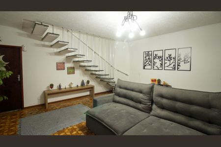 Casa à venda com 120m², 3 quartos e 2 vagasSala