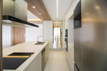 Apartamento à venda com 136m², 3 quartos e 2 vagas Apartamento à venda com 136m², 3 quartos e 2 vagasCozinha