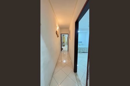 Casa à venda com 194m², 3 quartos e 2 vagas Casa à venda com 194m², 3 quartos e 2 vagasCorredor