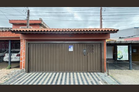 Casa à venda com 194m², 3 quartos e 2 vagas Casa à venda com 194m², 3 quartos e 2 vagasFachada