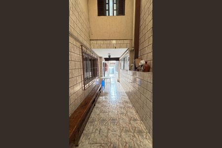 Casa à venda com 194m², 3 quartos e 2 vagas Casa à venda com 194m², 3 quartos e 2 vagasQuintal - Corredor