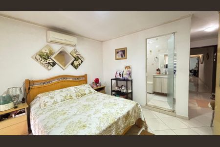 Casa à venda com 194m², 3 quartos e 2 vagas Casa à venda com 194m², 3 quartos e 2 vagasSuite