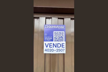 Casa à venda com 194m², 3 quartos e 2 vagas Casa à venda com 194m², 3 quartos e 2 vagasFachada