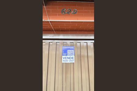 Casa à venda com 194m², 3 quartos e 2 vagas Casa à venda com 194m², 3 quartos e 2 vagasFachada