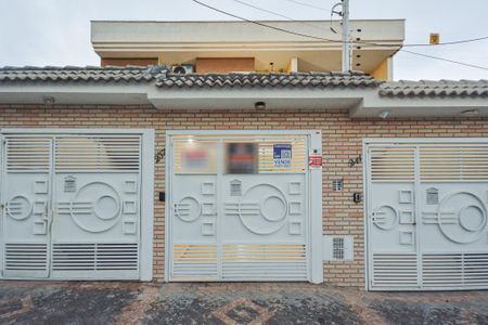 Casa à venda com 140m², 3 quartos e 2 vagasFachada e placa