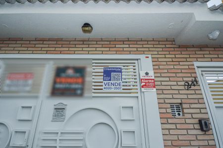 Casa à venda com 140m², 3 quartos e 2 vagasFachada e placa