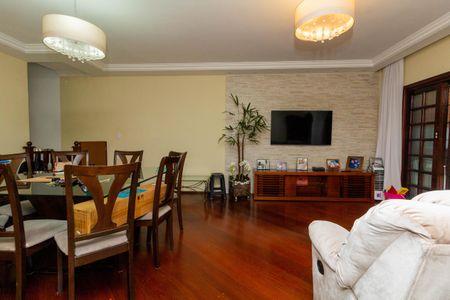 Casa à venda com 140m², 3 quartos e 2 vagas Casa à venda com 140m², 3 quartos e 2 vagasSala