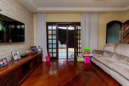 Casa à venda com 140m², 3 quartos e 2 vagas Casa à venda com 140m², 3 quartos e 2 vagasSala