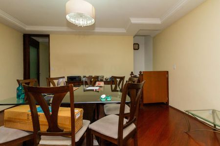 Casa à venda com 140m², 3 quartos e 2 vagas Casa à venda com 140m², 3 quartos e 2 vagasSala