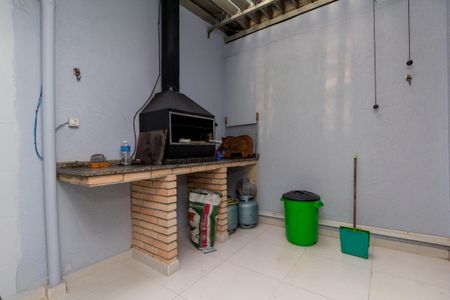 Casa à venda com 140m², 3 quartos e 2 vagas Casa à venda com 140m², 3 quartos e 2 vagasChurrasqueira