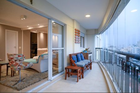 Apartamento à venda com 120m², 3 quartos e 2 vagasVaranda