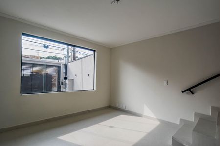 Casa à venda com 150m², 2 quartos e 2 vagas Casa à venda com 150m², 2 quartos e 2 vagasSala