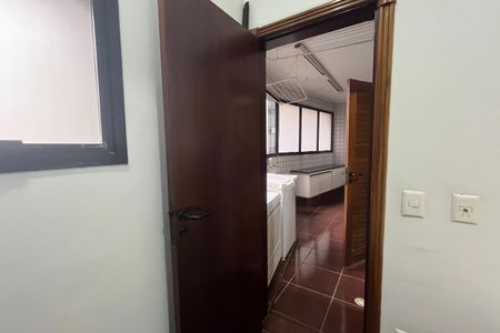 Apartamento para alugar com 252m², 4 quartos e 2 vagasQuarto de Serviço