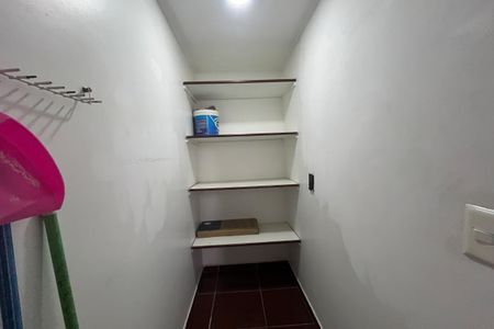 Apartamento para alugar com 252m², 4 quartos e 2 vagasDispensa