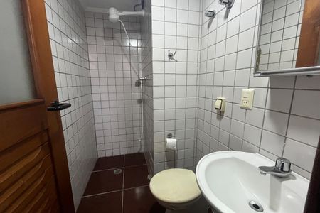 Apartamento para alugar com 252m², 4 quartos e 2 vagasBanheiro de serviço