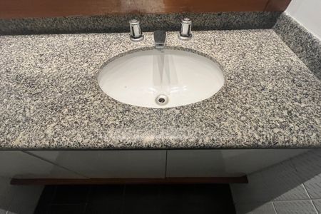 Apartamento para alugar com 252m², 4 quartos e 2 vagasBanheiro Suíte 2