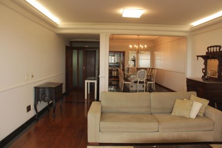 Apartamento para alugar com 252m², 4 quartos e 2 vagasSala