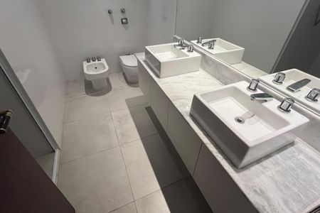 Apartamento para alugar com 252m², 4 quartos e 2 vagasBanheiro Suíte 1