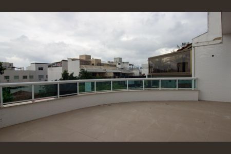 Apartamento à venda com 170m², 3 quartos e 3 vagasVaranda