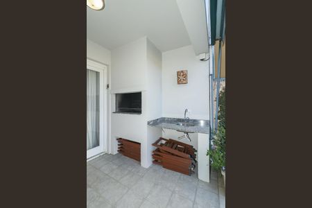 Casa à venda com 372m², 4 quartos e 4 vagasFundos