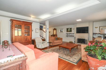 Casa à venda com 372m², 4 quartos e 4 vagasSala