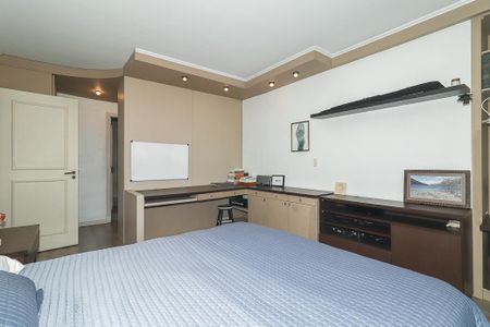 Casa à venda com 372m², 4 quartos e 4 vagasSuíte 2 