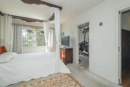 Casa à venda com 372m², 4 quartos e 4 vagas Suíte