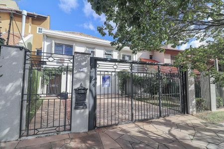 Casa à venda com 372m², 4 quartos e 4 vagasFachada