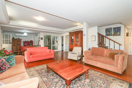 Casa à venda com 372m², 4 quartos e 4 vagasSala