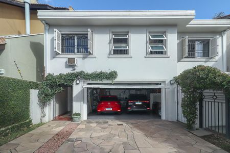 Casa à venda com 372m², 4 quartos e 4 vagasFachada