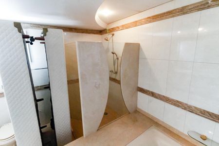 Casa de condomínio à venda com 1100m², 5 quartos e 4 vagasBanheiro 2 da Suíte 4