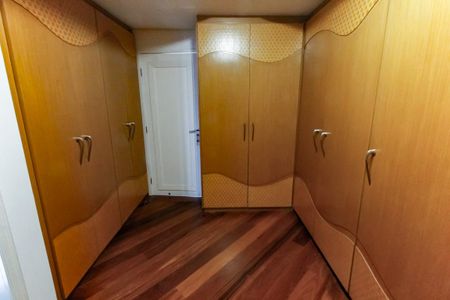 Casa de condomínio à venda com 1100m², 5 quartos e 4 vagasCloset 2 da Suíte 4