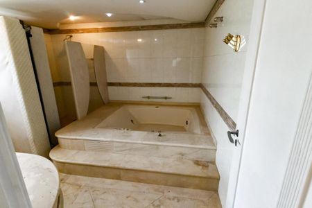 Casa de condomínio à venda com 1100m², 5 quartos e 4 vagasBanheiro 2 da Suíte 4