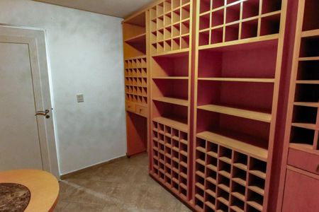 Casa de condomínio à venda com 1100m², 5 quartos e 4 vagasSala 5 - ADEGA