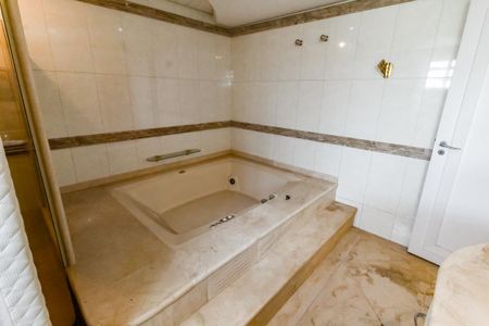 Casa de condomínio à venda com 1100m², 5 quartos e 4 vagasBanheiro 2 da Suíte 4