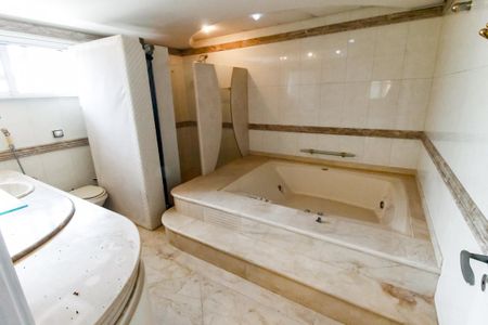 Casa de condomínio à venda com 1100m², 5 quartos e 4 vagasBanheiro 2 da Suíte 4