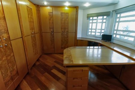 Casa de condomínio à venda com 1100m², 5 quartos e 4 vagasEscritório