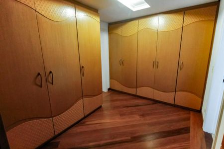 Casa de condomínio à venda com 1100m², 5 quartos e 4 vagasCloset 2 da Suíte 4