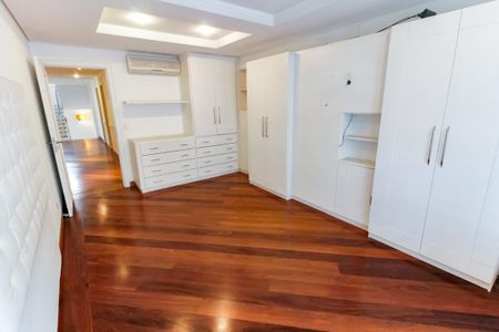Casa de condomínio à venda com 1100m², 5 quartos e 4 vagasQuarto